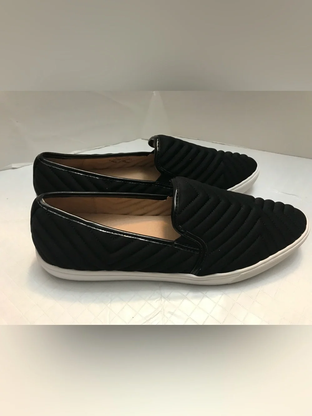 Donald J. Pliner Men's Black Quilted Slip-On Sneakers  Size 9.5 Like New